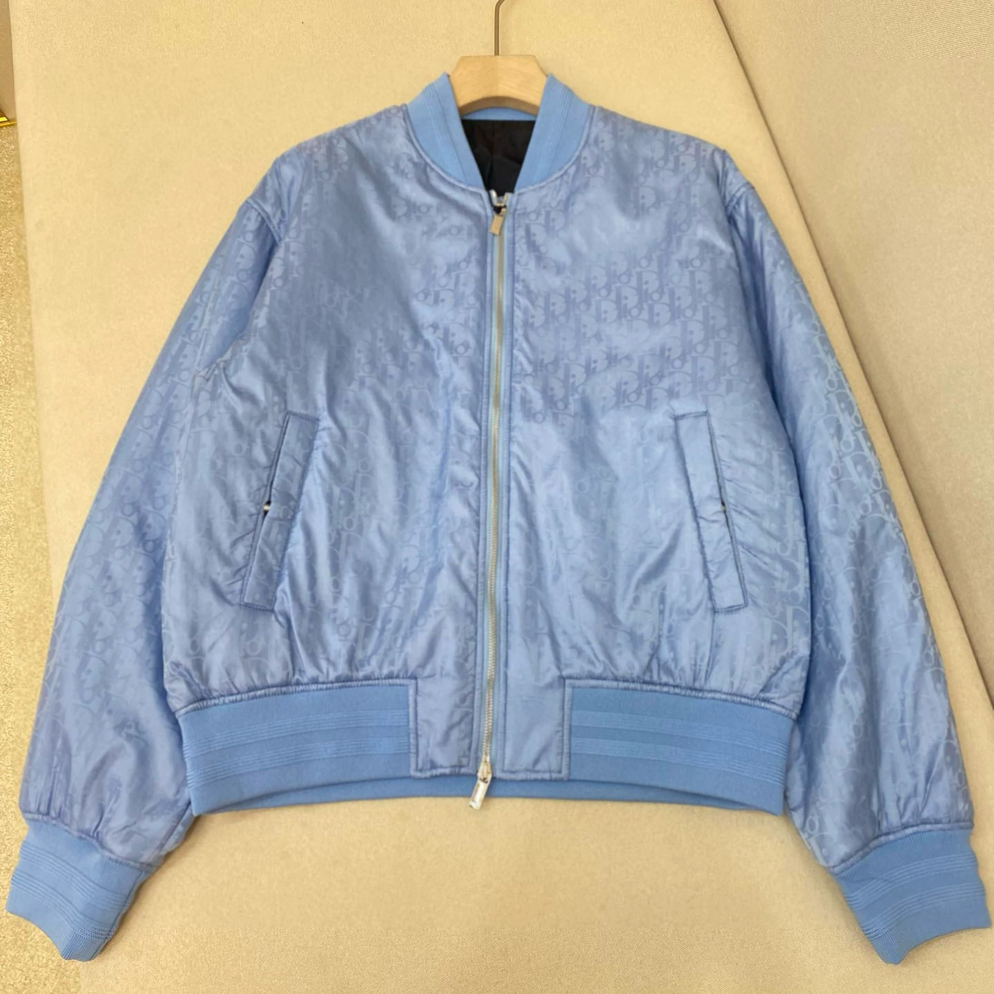 Light and thin baseball jacket, print