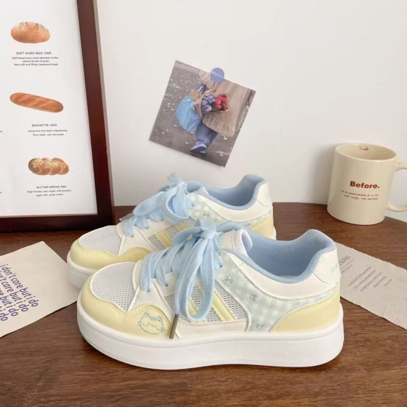 Casual versátil zapatos blancos ligeros de primavera 2026 zapatos de skate de estilo de escuela de viaje de alta calidad zapatos de entrenamiento de mujeres