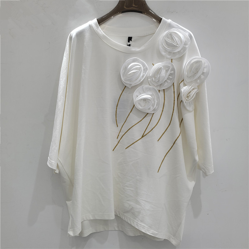 Blanca camiseta de manga corta para mujeres primavera y verano nuevo diseño chic ocio industria pesada flor tridimensional blusa de cuello redondo