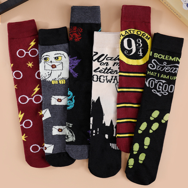 New cross-border socks with personalized cartoon letters, unisex mid-calf socks, autumn and winter trendy fashion, Harry Potter high-calf socks New cross-border socks with personalized cartoon letters, unisex mid-calf socks, autumn and winter trendy fashion, Harry Potter high-calf socks
