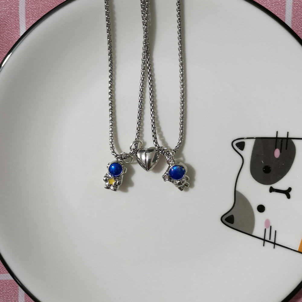 Classic Style Astronaut Alloy Plating Valentine's Day Couple Pendant Necklace display picture 5