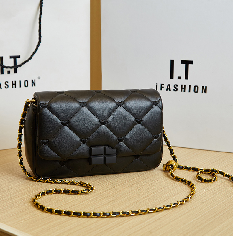 High end feeling small diverse, fat and fragrant grandma Lingge women's 2024 new fashionable embroidered love single_voghion.com