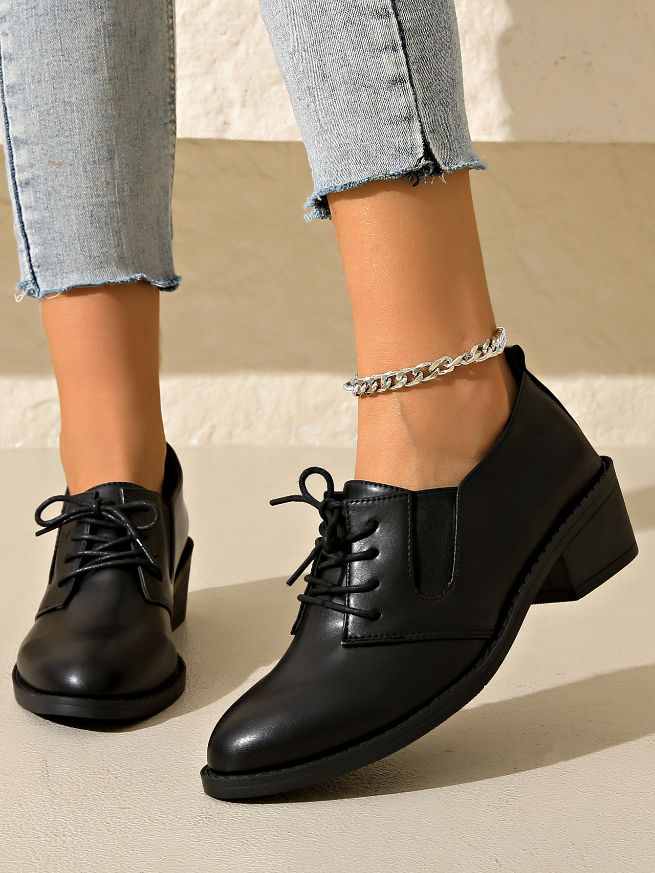 Dames retro veterschoenen met blokhak van leer voor formele look_voghion.com