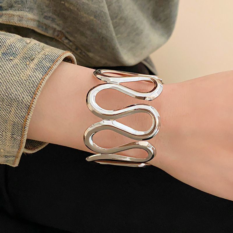 Elegant Exaggerated Geometric Alloy Bangles Wholesale display picture 10