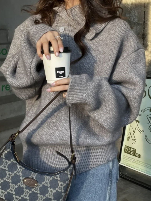 秋と冬の軽い大人スタイルの新しいグレーのニットセーター女性のための韓国の怠惰なスタイルのルーズニッチタートルネックプルオーバーセーター|undefined