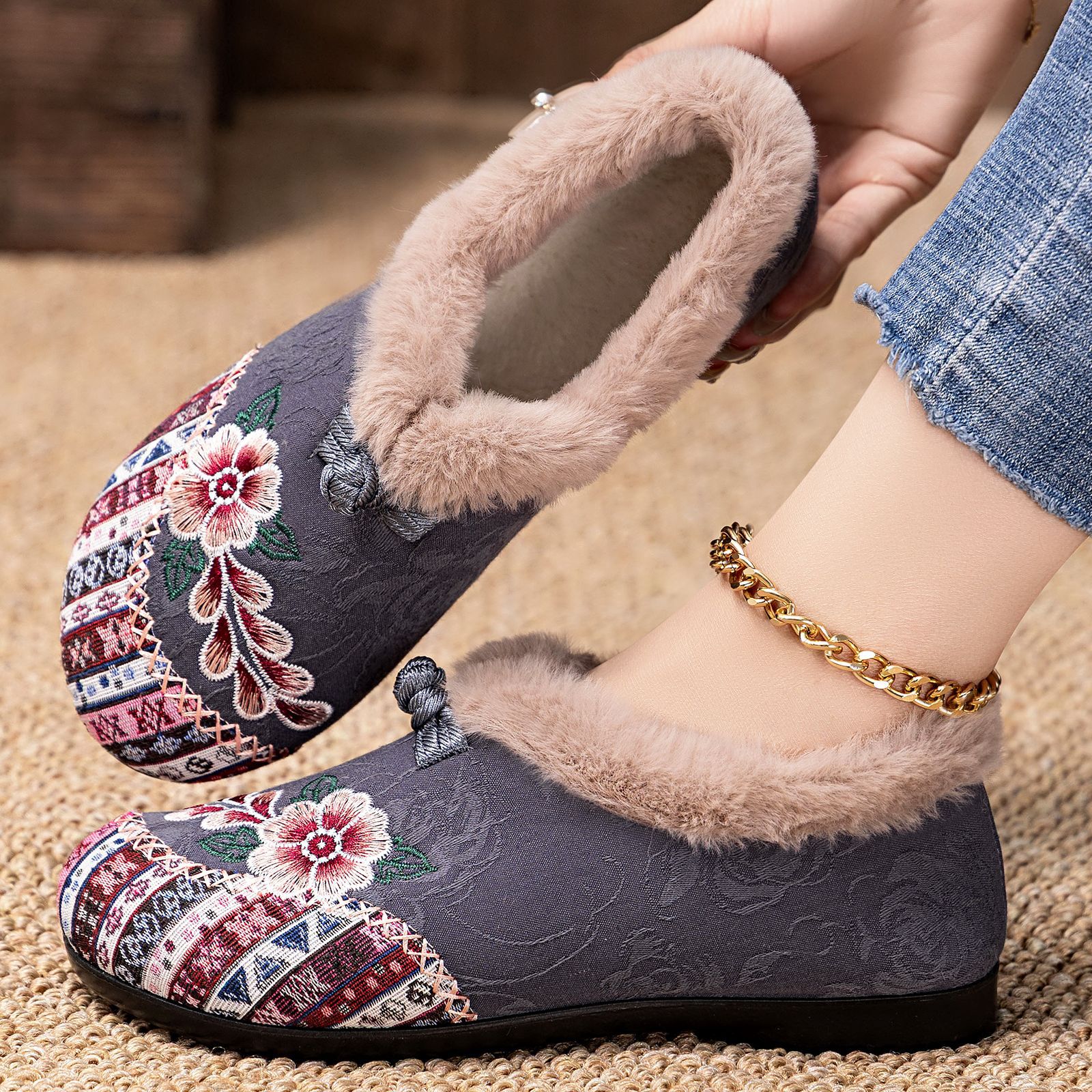Zapatos de algodón de mujer de tamaño grande nacional de nieve botas de mujer transfronterizas botas de algodón caliente a prueba de frío botas poco profundas botas cortas con un pie