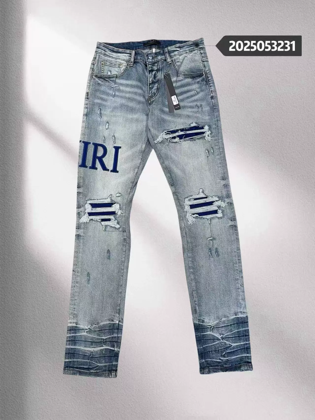Джинсы (Jb amiri tide) с нашивками, узкий крой и эластичным низом, цвета 30–40