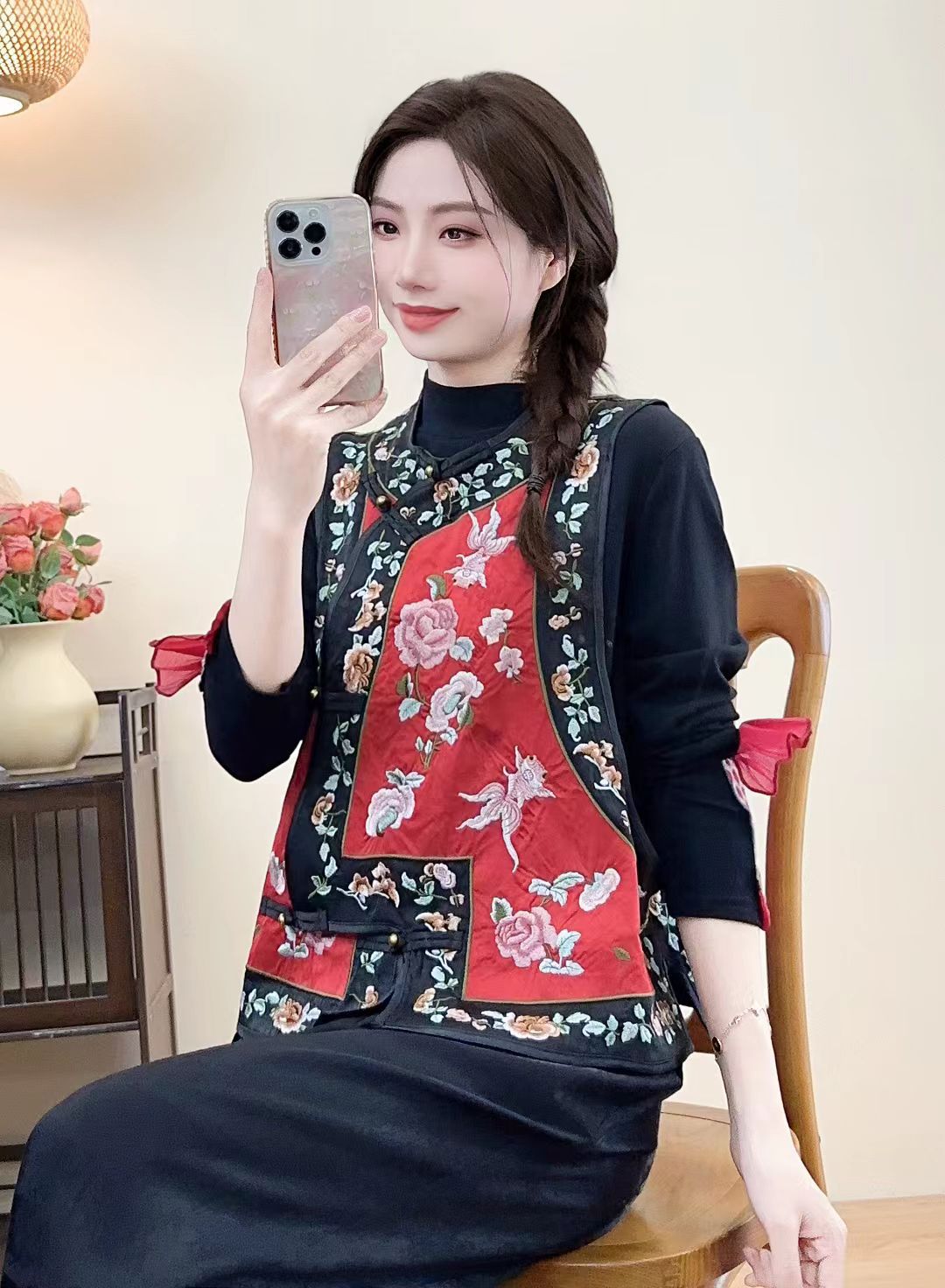 2026 primavera nueva suelta damas casuales de mediana edad cuello redondo bordado nacional camisa de hombro sin mangas chaleco