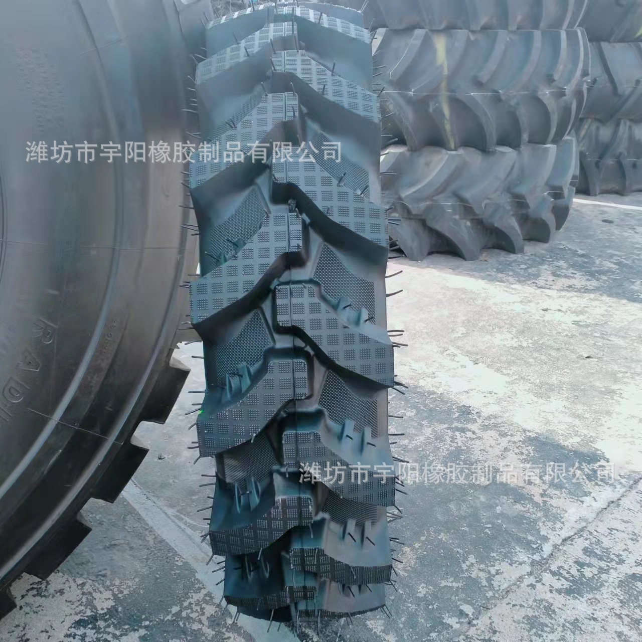 水旱两用轮胎   12.4-28 拖拉机用轮胎