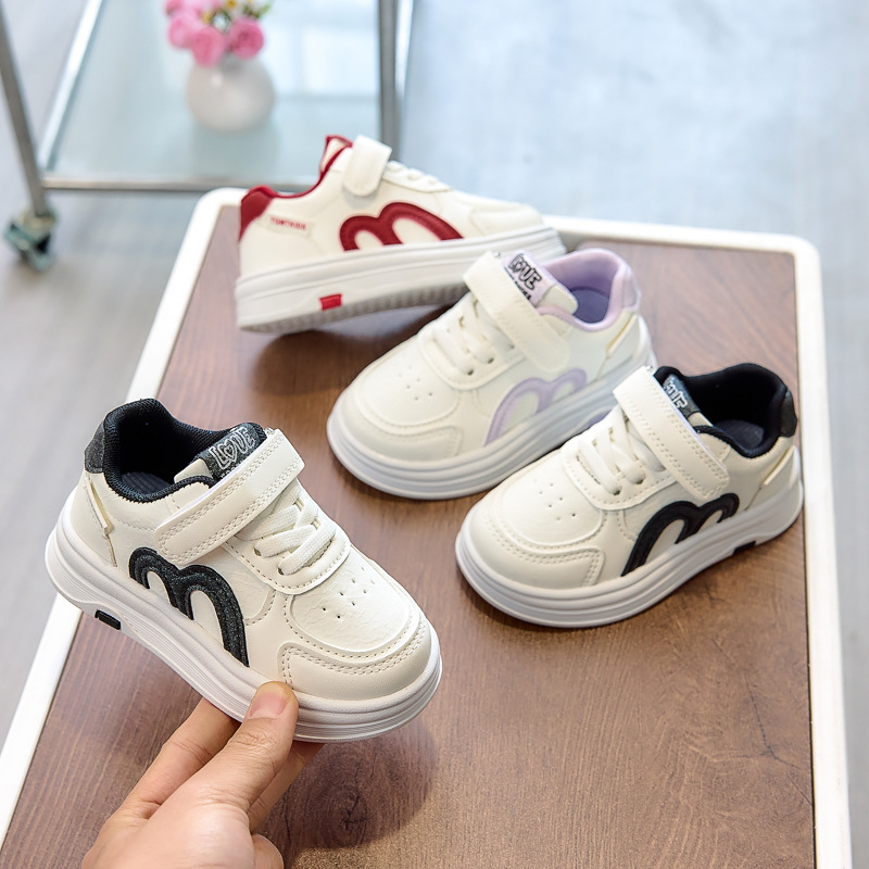 Zapatos de skate para niños nuevos 2026 primavera y otoño zapatos casuales para niños y niñas zapatos blancos pequeños zapatos de jardín de infantes zapatos para bebés