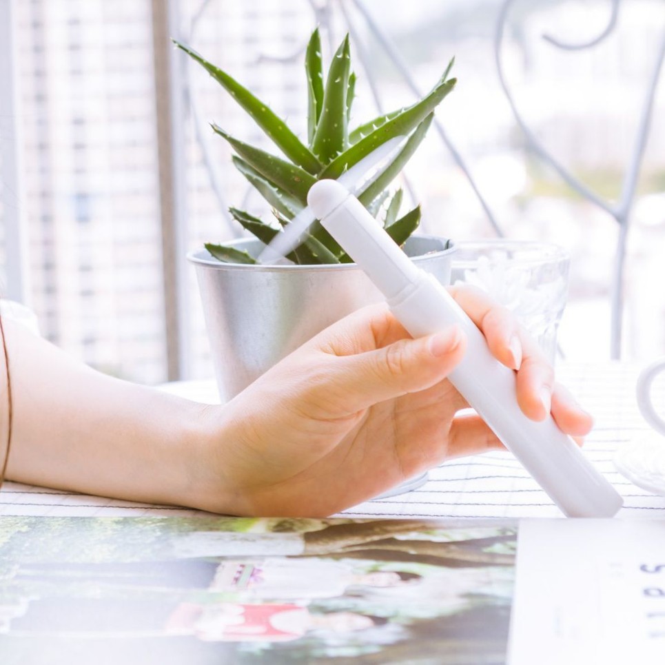 Small handheld air fan