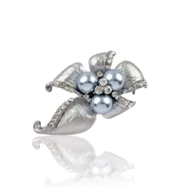 胸针;项链;胸饰