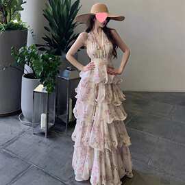 2026法式新款度假风碎花挂脖连衣裙女夏季收腰显瘦蛋糕中长裙子潮