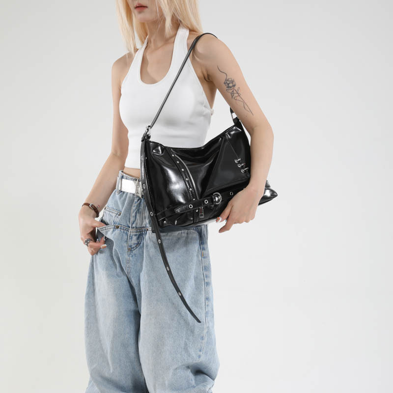 Bolso estilo Street Punk 2025 verano nuevo bolso femenino personalizado estilo motocicleta bolso de hombro bolso de mensajero de gran capacidad