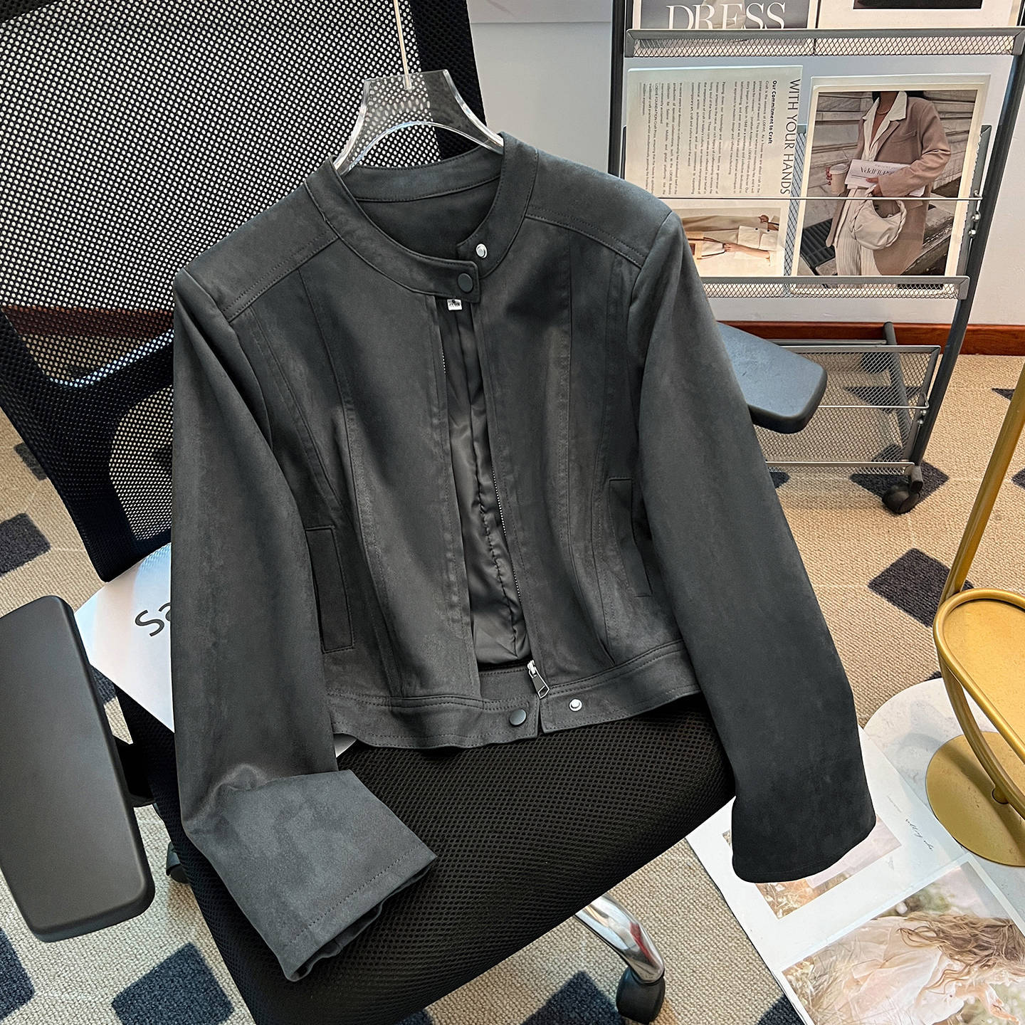 Cool and Sassy Gray Suede Round Neck Motorcycle Jacket Women's Short 2025 Early Autum New Age-Reducing Jacket