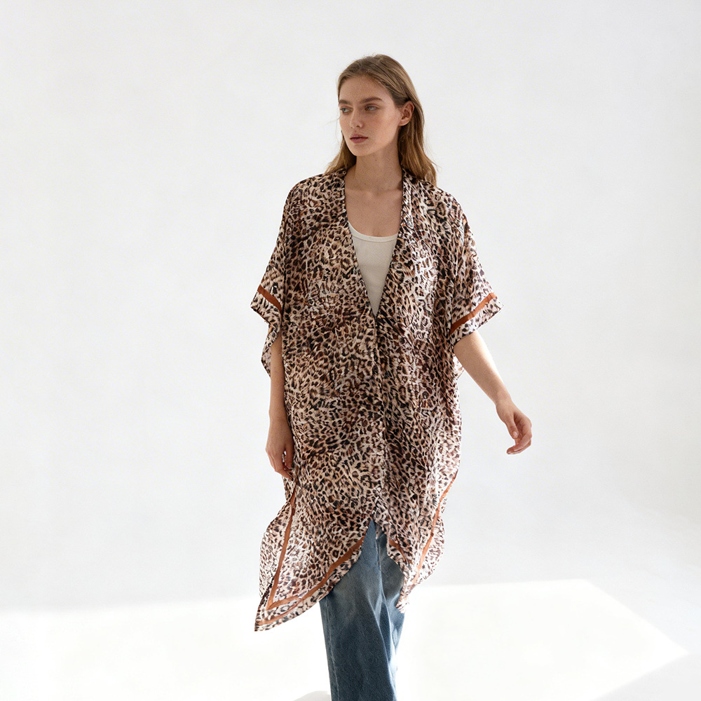 La moda de la playa sexy diosa cardigan con una camiseta de mujer protector solar estampado de leopardo popular 2026 nuevo chal