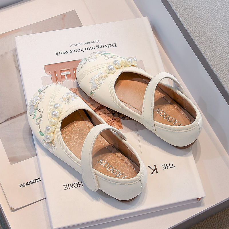 Zapatos Hanfu para niñas 2025 verano nuevos zapatos de princesa para niños estilo nacional falda de cara de caballo zapatos bordados zapatos de cuero para niñas marea image 5
