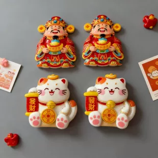 Подвеска «Бог богатства» и кошка-манэки из смолы для DIY