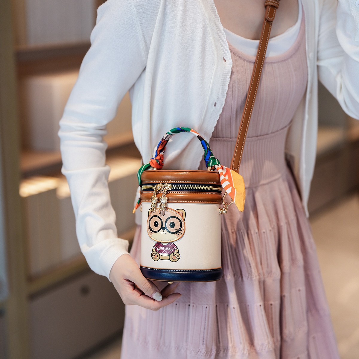 Cylindrical Women's Shoulder Bag For Daily Commuting And Style_voghion.com