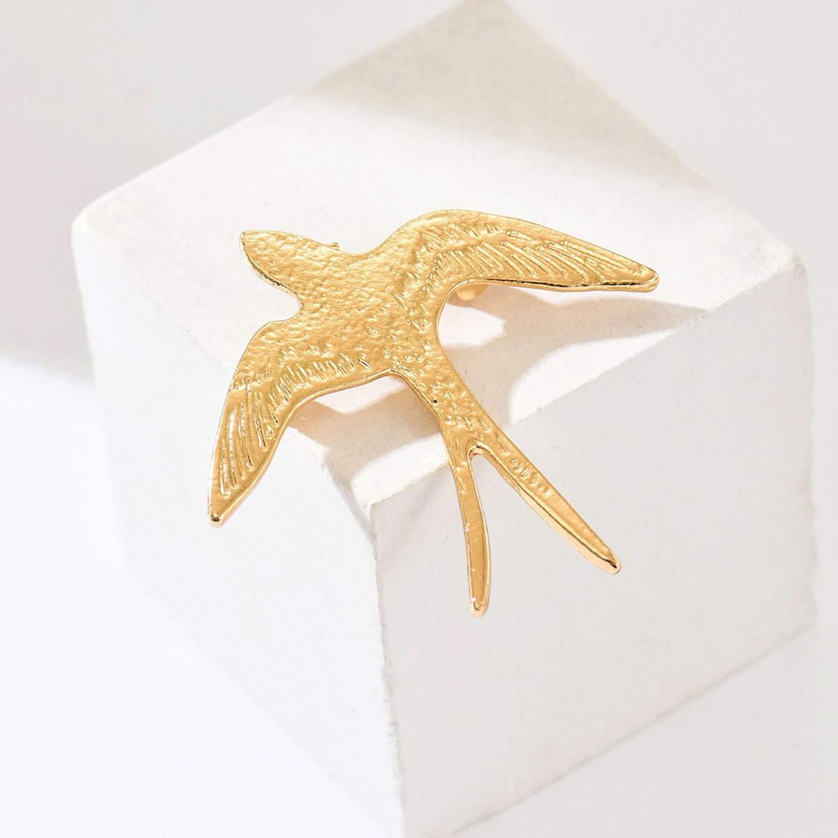 Zonnebloem en zwaluw broche voor dames mode accessoire_voghion.com