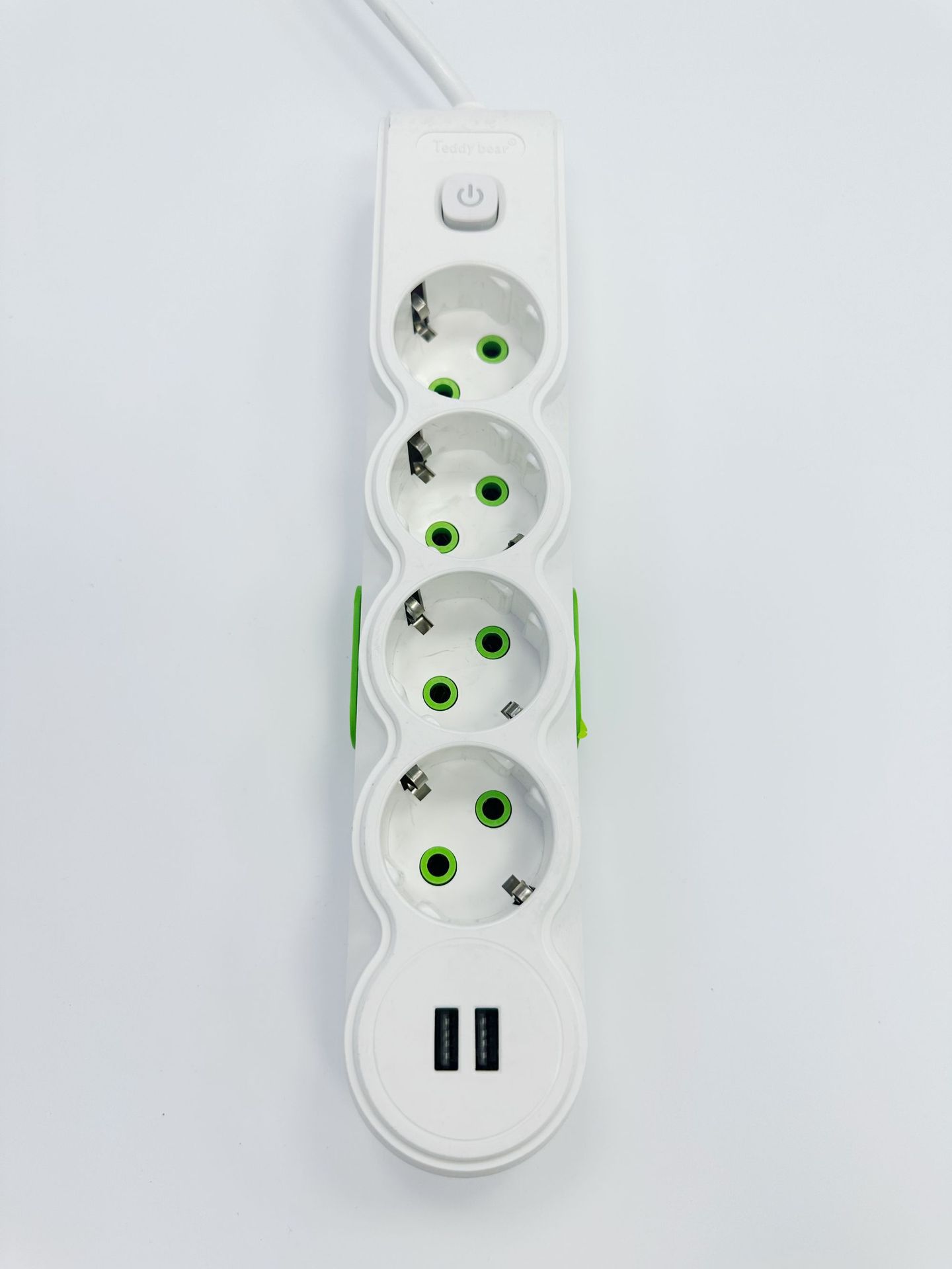 Enchufe de pared colgante europeo con conector estándar USB, conector de cable de extensión de alimentación transfronteriza alemán europeo