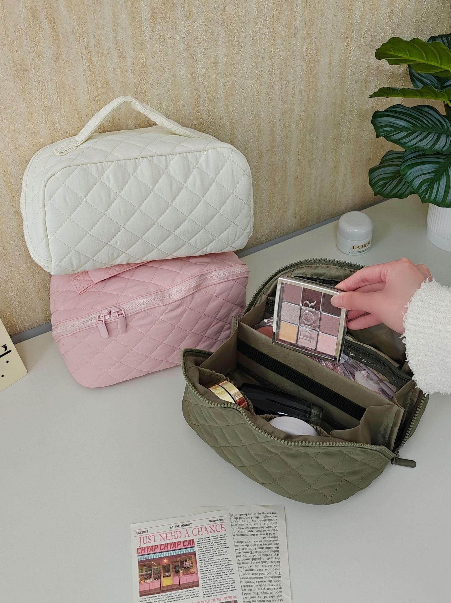 Bolsos de maquillaje portátiles acolchados de gran capacidad, bolsos de baño portátiles para salir, bolsos de almacenamiento de cosméticos, bolsos de viaje personalizables image 1