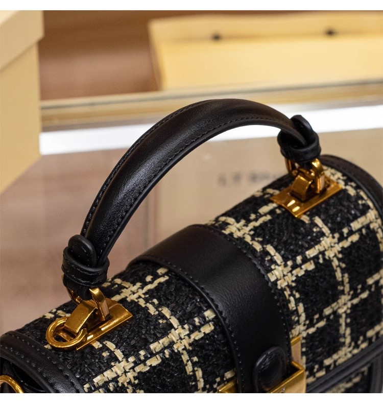 Túi xách tay da thật Hồng Kông dáng vuông nhỏ cổ điển, đeo chéo một vai đi làm phong cách Chanel — Màu đen chi tiết 11