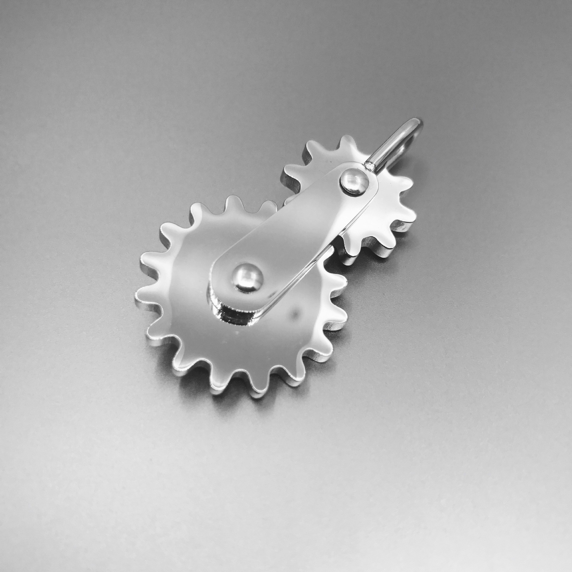 Stainless Necklace Rock Titanium Steel Pendant EDC Hip Hop Creative Smooth Face Rotating Double Gear Batch_voghion.com