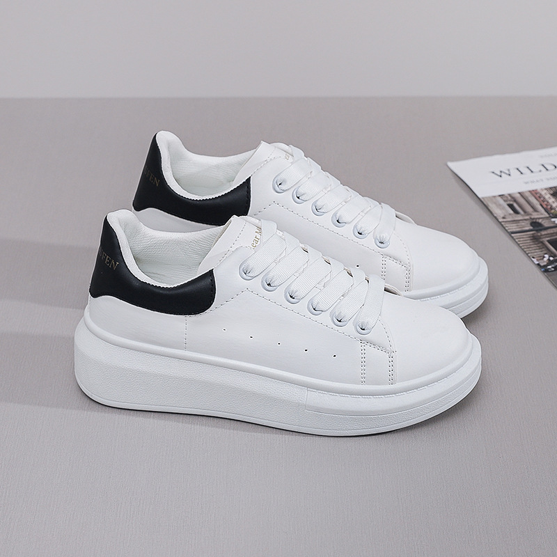 Zapatos blancos para parejas de mujeres estudiantes coreanos primavera y otoño 2024 zapatos de mujer zapatos de altura zapatos deportivos zapatos de suela gruesa zapatos de moda