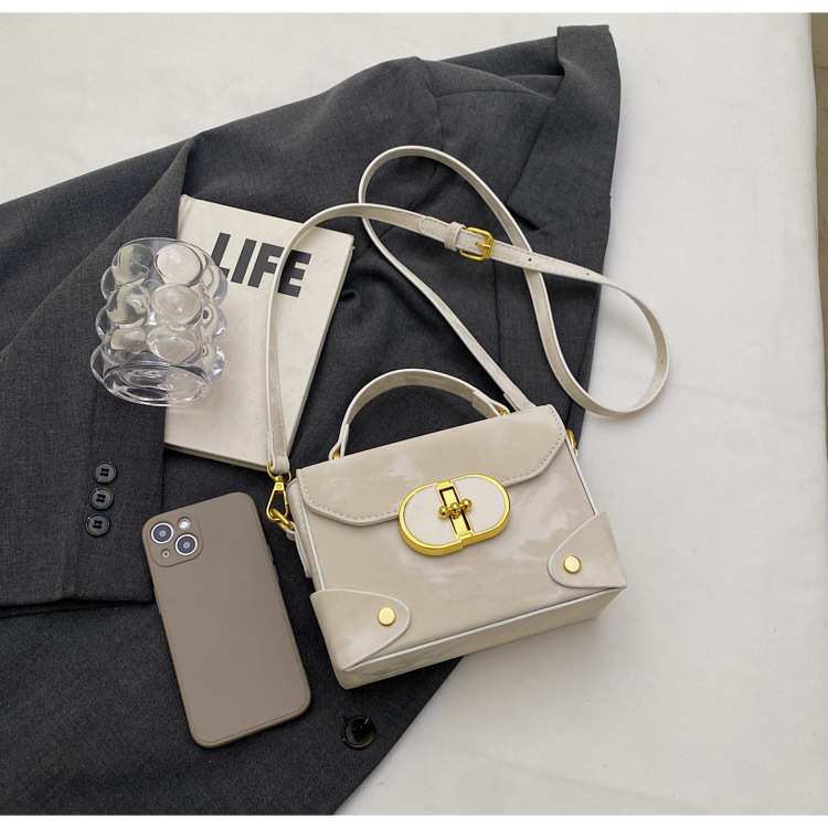 Fashionable and trendy small bag 2025 new women's bag, summer casual and simple crossbody bag, hand-held texture small square bag undefined