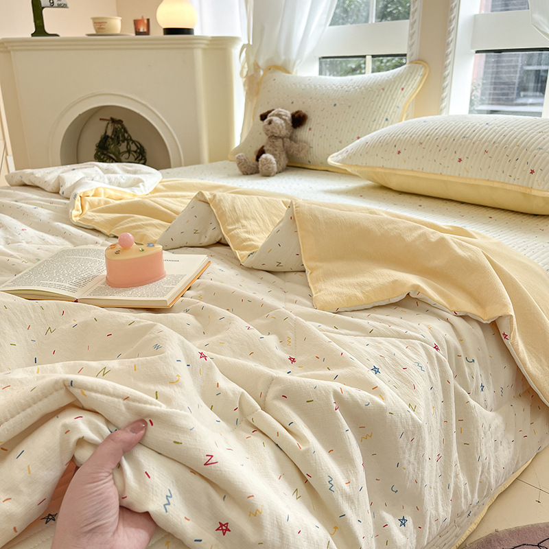 A clase de algodón puro edredón de verano madres y bebés grado dormir desnudo lavado con máquina aire acondicionado edredón delgado núcleo de cartón de verano cubierta de cama de tres piezas conjunto