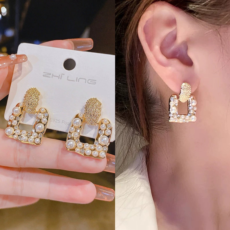 Fashionable retro design geometric earrings from pearl