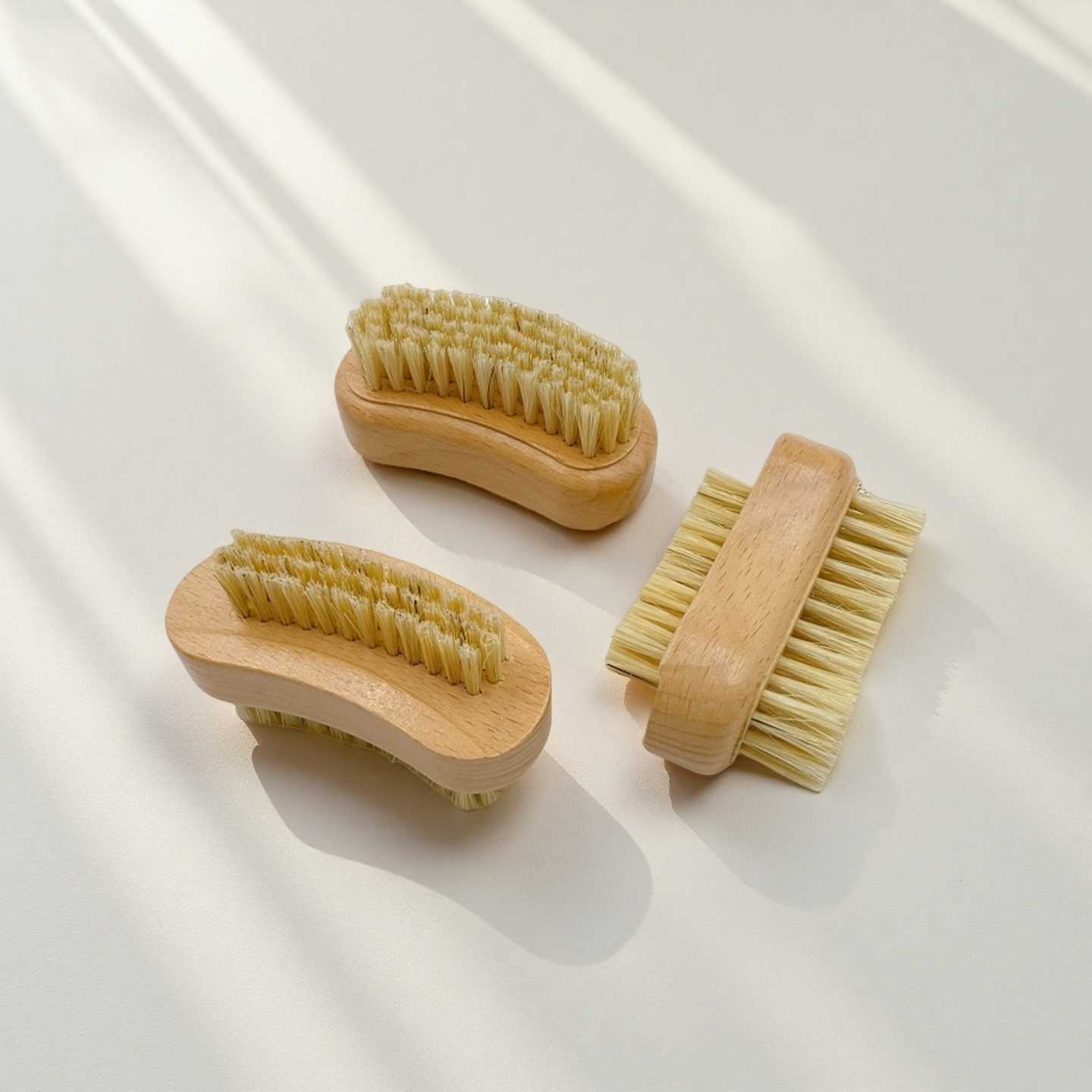 Herramientas de uñas al por mayor transfronterizas Cepillo de manicura estrecho de doble cara de madera maciza Cepillo de lavado de manos Cepillo de limpieza de uñas Cepillo de queratina Cepillo de uñas
