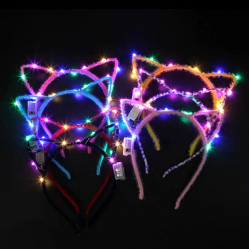 Orejas de gato coloridas de color rojo vino