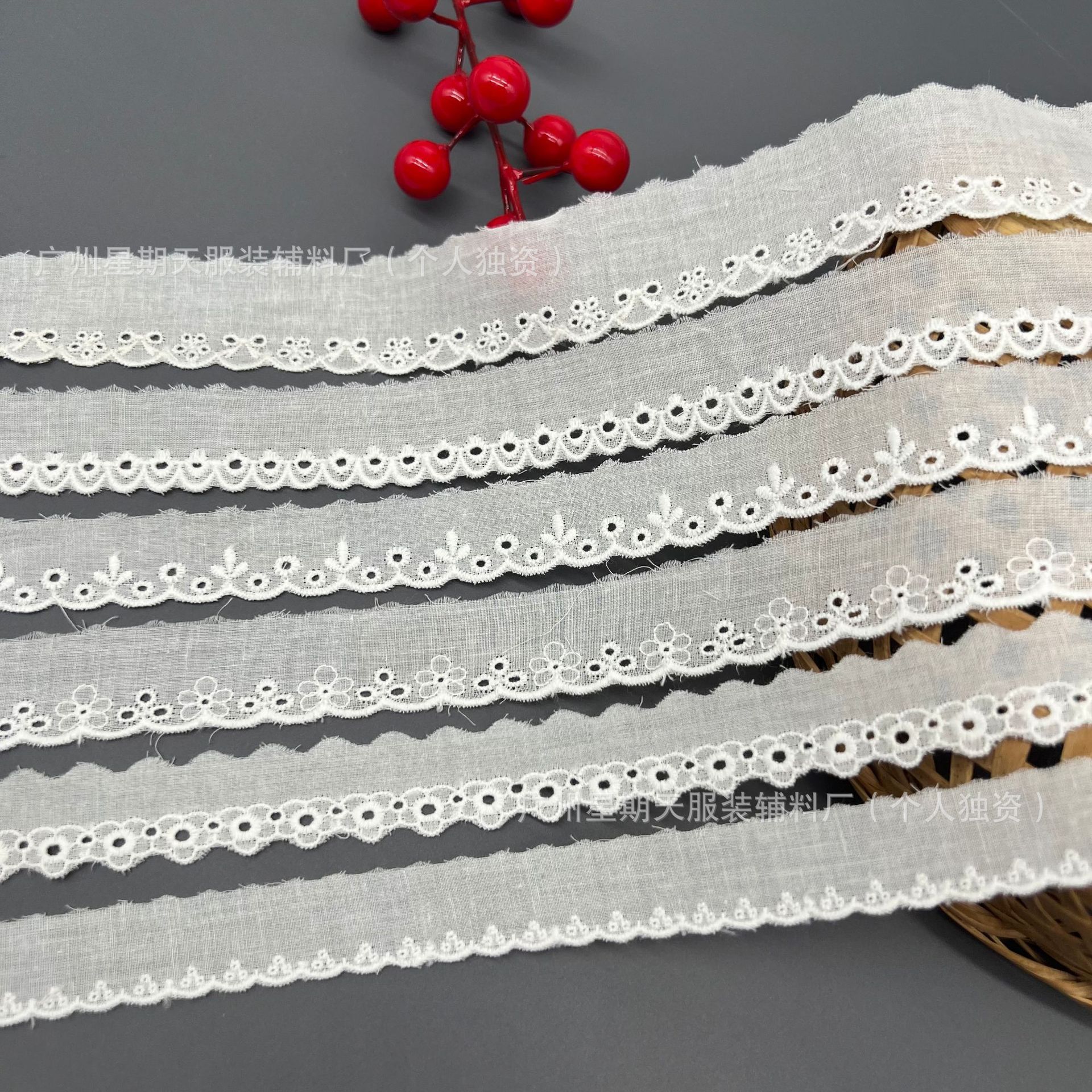 工厂直批 多款纯棉刺绣花边服装家纺辅料服装女装童装洋装