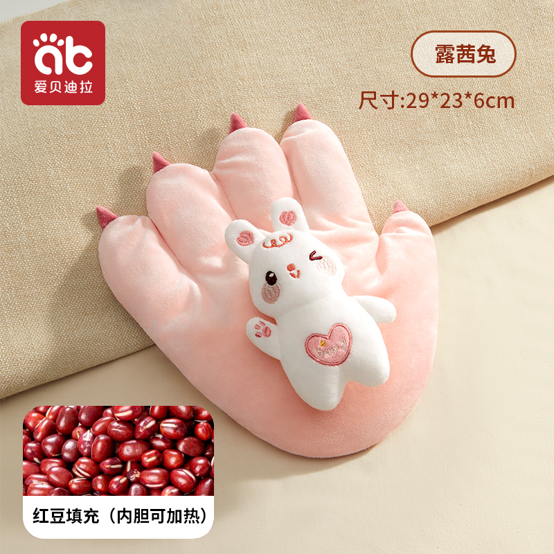 El bebé calma la palma de la mano para convencer al bebé de que se acueste, acaricie y duerma