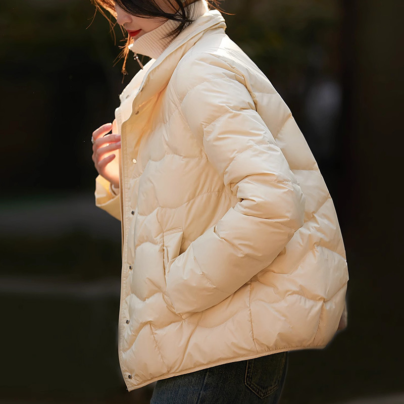 95白ガチョウの毛が薄くて短いです。痩せている繭型のダウンジャケット2025冬の新型の婦人服の上着のショートコートの女性です。