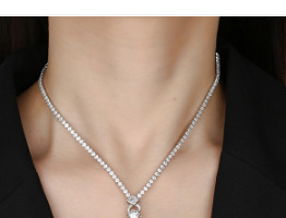 2024 nuevo estilo Zhuang Shengsheng joyería fondo de cobre chapado en oro moda imitación de color tesoro diamante colgante de lujo collar piedra 20*28