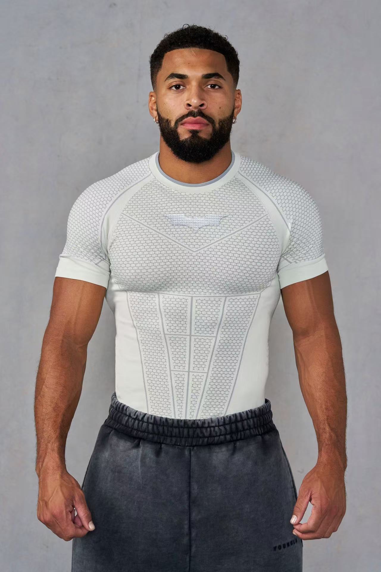 American YOUNG New Yang Gola Bat M manga corta fitness muscular delgado rápido secado transpirable camiseta deportiva hombre