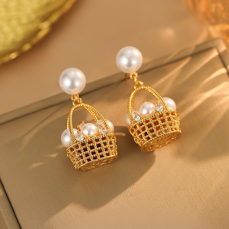 French-Style Hollow Flower Basket Bead Earrings for Women, Exquisite Niche Fashion, Light Luxury, High-End, Elegant, Versatile Temperament Earrings
