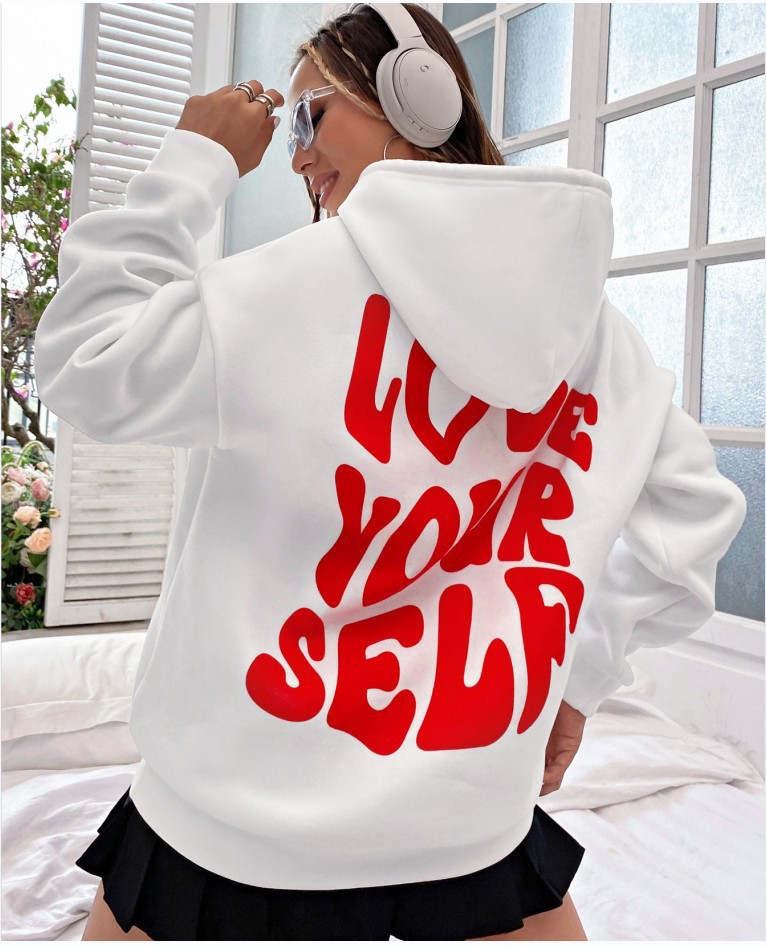 Dam hoodie i fleece med texttryck på ryggen_voghion.com