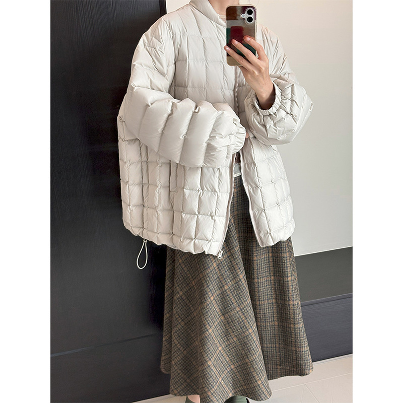 Jiangzuo Lantern Sleeve Korean-Style Design Checkered down Jacket for Women, Winter Loose Fit, Stand Collar, High-End Zipper Coat 6166 Jiangzuo Lantern Sleeve Korean-Style Design Checkered down Jacket for Women, Winter Loose Fit, Stand Collar, High-End Zipper Coat 6166