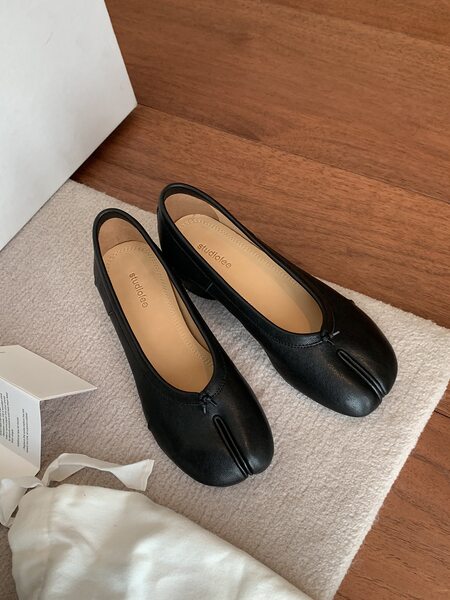 Giày búp bê nữ da bò thật mũi tách ngón gót vuông thô cổ thấp gót 3–6 cm — Da màu đen, hàng có sẵn, Da màu đỏ, hàng có sẵn