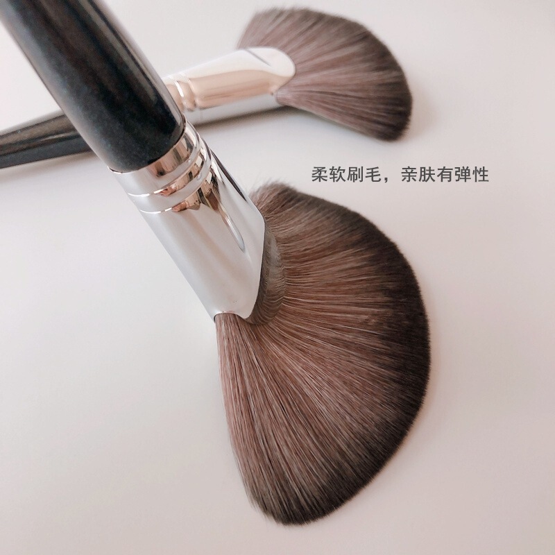 メーカーの卸売りスポットの特大サイズの扇形の余粉ブラシの散粉ブラシのハイライトブラシは柔らかくて、化粧ブラシを刺しません。|undefined