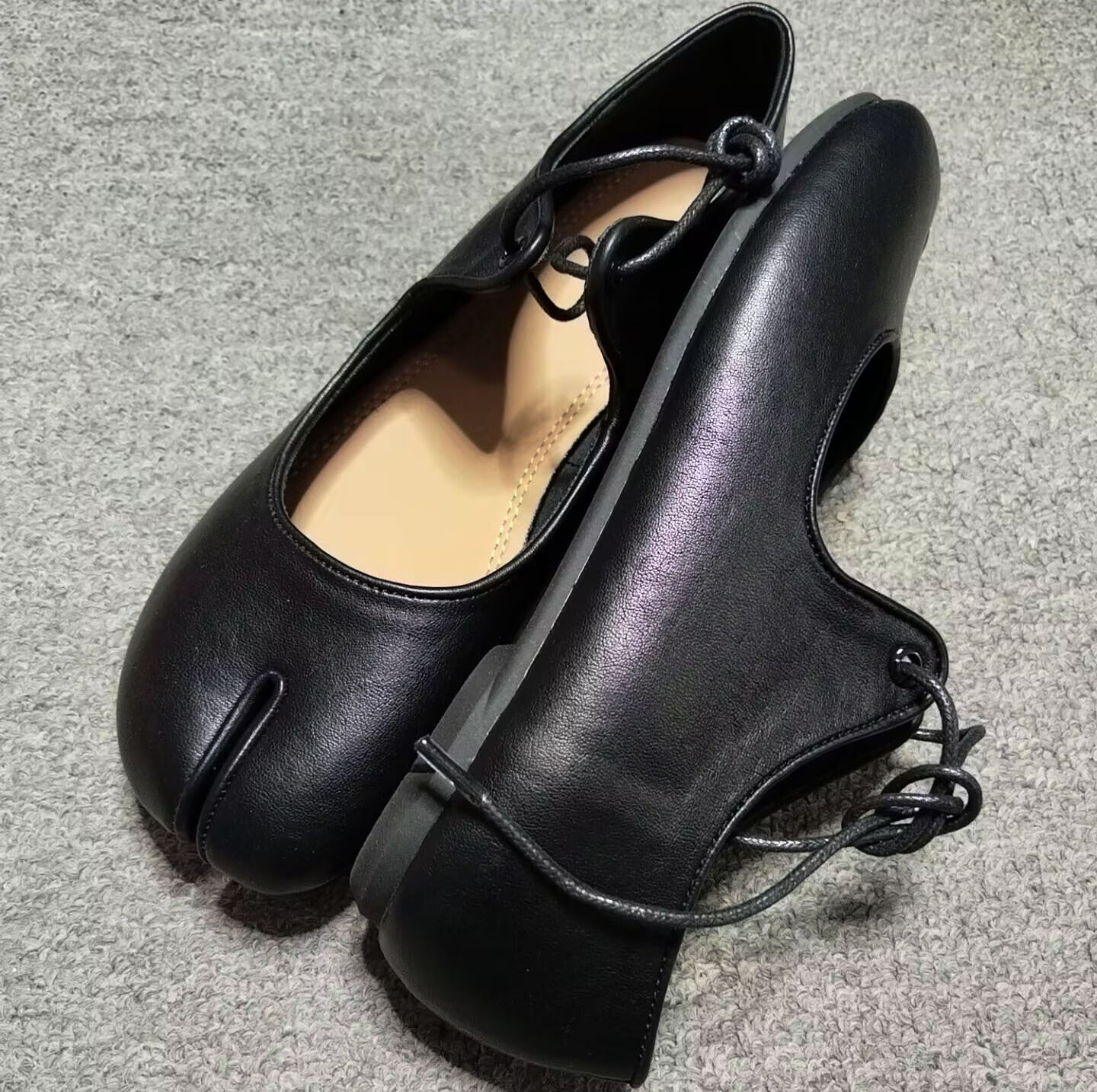 In-stock Women's Fashion Split-toe Butterfly Strap Soft-soled Pig Hoof Ballet Shoes, Shallow Flat Mary Jane Shoes_voghion.com