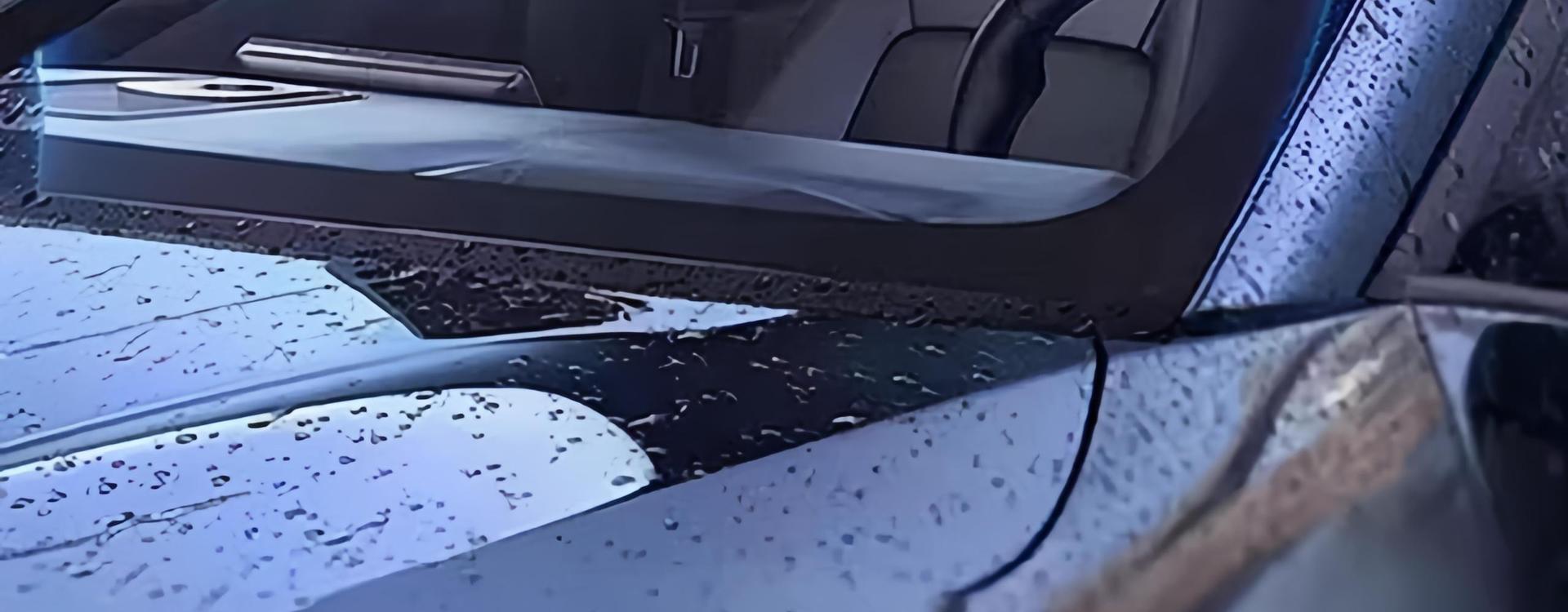 Glass Cleaner with Powerful Stain Removal and Oil Film Removal, Rain Repellent for Cars, Large Bottle, Coating Protection, Effective Cleaning, Winter Anti-Freeze, All-Season Use