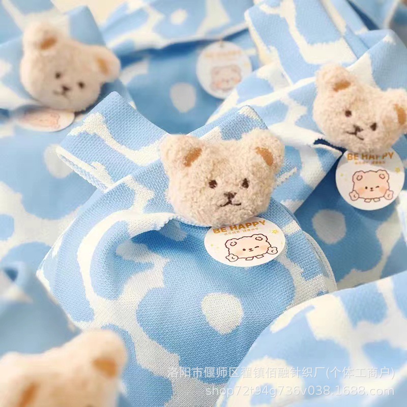 Blue flower and brooch bear (50)