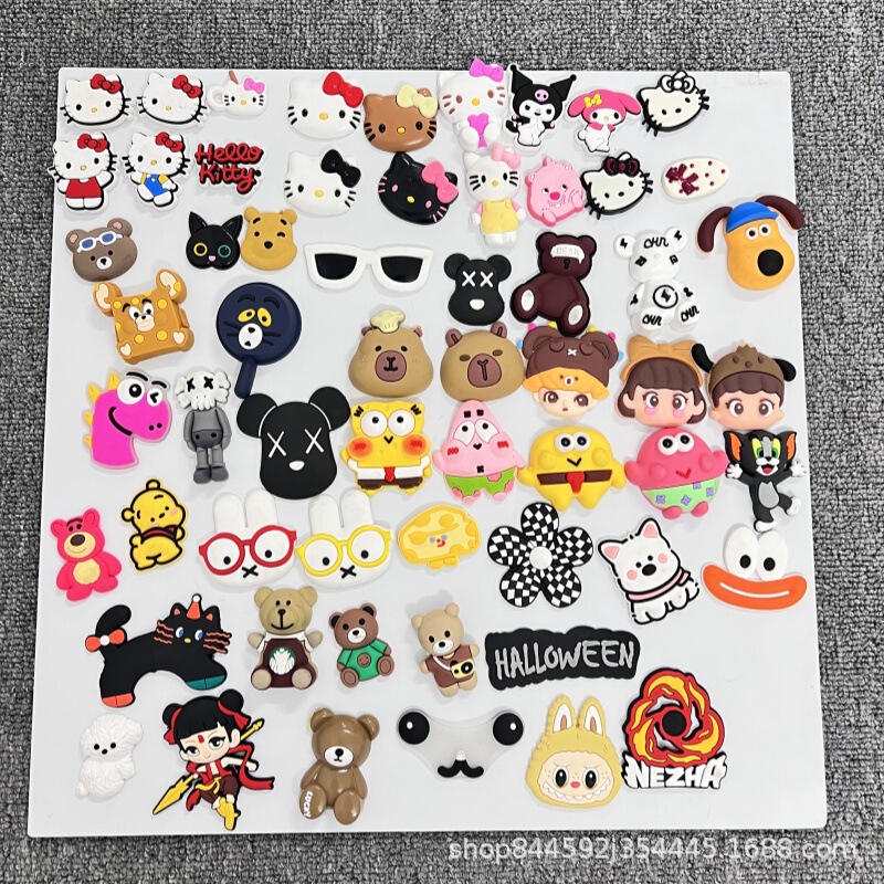 Croc Shoes Sports Bracelet Decorated with Cartoon Plastic Shoes, Flower Shoe Buckles, Croc Shoes Shoe Buckles, Cartoon Cute and Not the Same