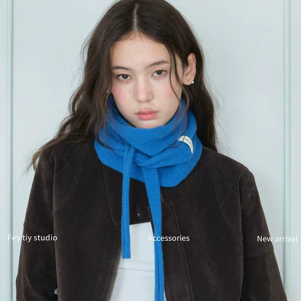 Japanese and Korean style, 100% wool triangular scarf for women, perfect for autumn and winter, providing warmth and serving as a simple, stylish, and solid-colored shawl or neck warmer