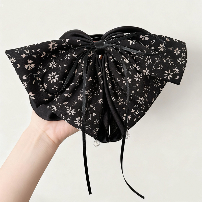 Черный хвостик, цветочный принт